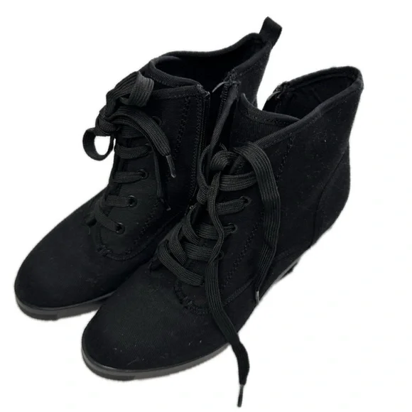 Call It Spring Black Boots, Size 8, 3 1/2 Chunky Heel - Picture 3 of 3